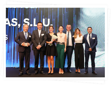 Hyundai Canarias receives the Distributor of the Year award in an act that took place coinciding with the 5th anniversary of the presentation of Hyundai Canarias by the hands of Domingo Alonso Group. In just 5 years the Korean brand has gone from the 16th to the 5th position in the sales ranking.