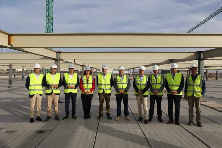 El presidente del Gobierno de Canarias, Fernando Clavijo, conoce la Autoterminal de Domingo Alonso Group en el Puerto de Las Palmas